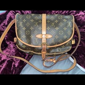 Authentic Saumur 30 Louis Vuitton Cross Body Bag